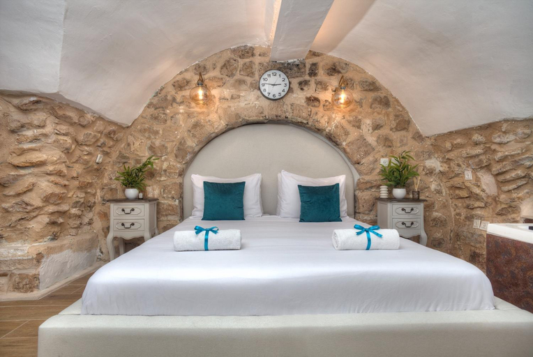 Bedroom 2, אבני החושן - סוויטות יוקרה בצפת העתיקה - Avnei Hachoshen - Luxury Suites in the Old City