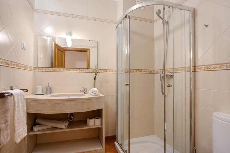 Bathroom 2, SunHome - Casas de ferias em Portimao, Portimão