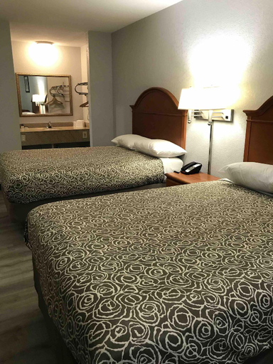 Bedroom 2, Walnut Inn Motel, McIntosh