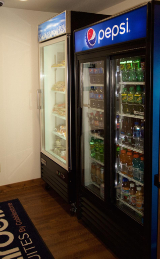 Food & Drinks 4, Baorders Inn and Suites by Cobblestone Hotels-Syracuse, Hamilton