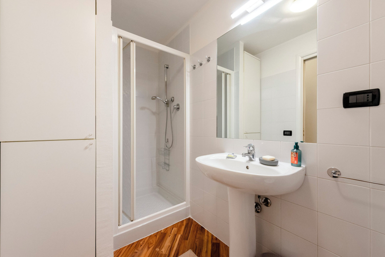 Bathroom 5, Charming Apartment Next To Genoa's Aquarium, Genova