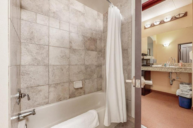 Bathroom, Chula Vista Condo Unit 2645 and 2647 Full Property, Adams