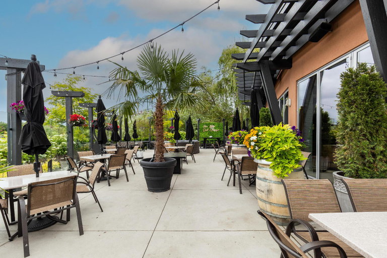 Food & Drinks 4, Manteo Resort, Central Okanagan