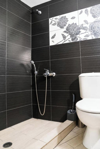 Bathroom 3, Bright and central apartment, West Macedonia