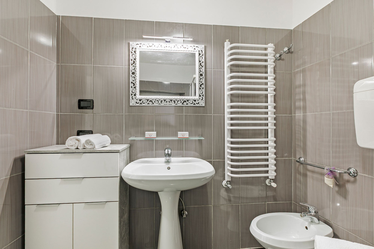 Bathroom 5, Piccola Torbole in Nago-torbole, Trento