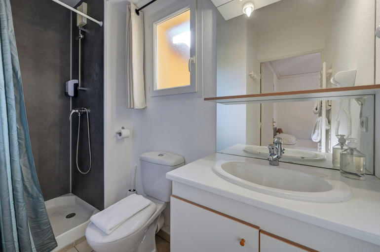 Bathroom 4, Resid’artel Cadarache – ITER, Bouches-du-Rhône