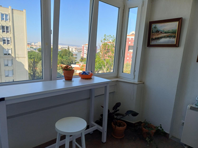 Others 3, Cozy Room near Metro & Airport, Lisbon