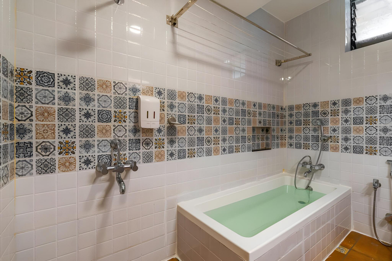 Bathroom 5, La Cabana Beach and Spa Resort, North Goa