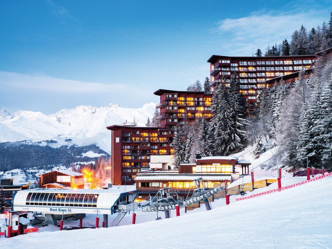Exterior 2, Mountain Panorama Apartment Retreat for 4, Savoie