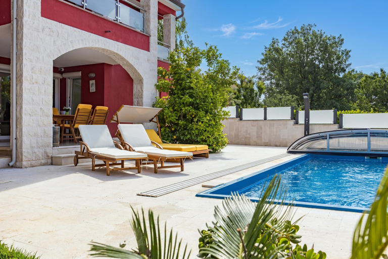 Pool 4, Apartment Ayni With Private Pool, Umag