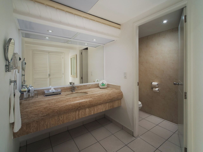 Bathroom 5, El Cid Marina Beach Hotel, Mazatlán