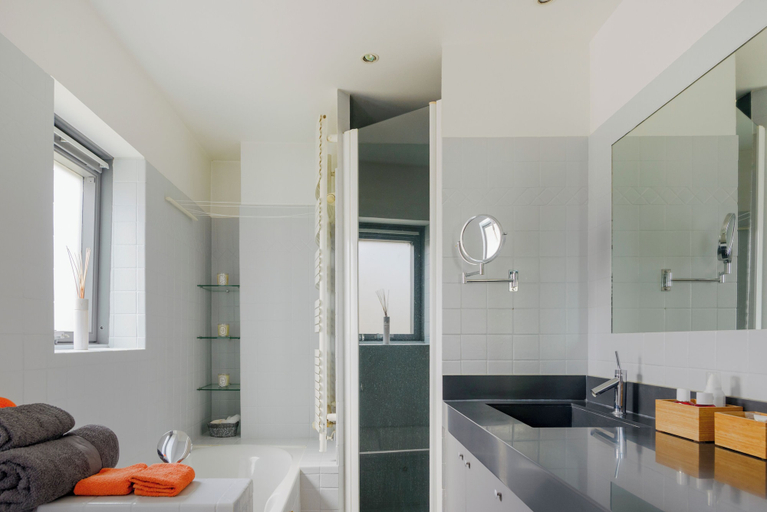 Bathroom, Le Marais Elegant residence, Paris