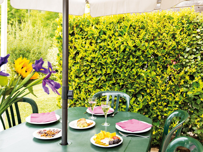 Dining 2, Cosy Wellness Retreat With Balcony, Dordogne
