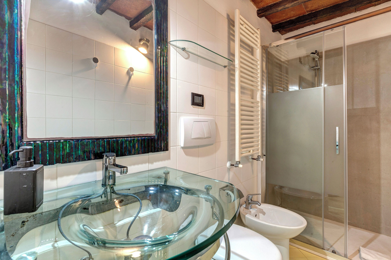 Bathroom, Romana Apartment by Mamo Florence, Florence
