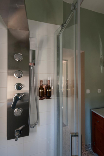 Bathroom 2, Chez Diane - Maison Hoteliere, Cher