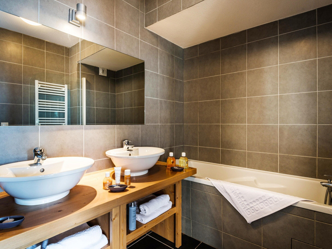 Bathroom, Mountain Panorama Apartment Retreat for 4, Savoie