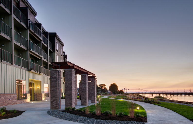 Exterior & Views, Hampton Inn and Suites Astoria, Clatsop