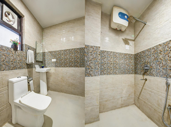 Bathroom 3, Hotel Dolphin at Delhi Airport, Delhi