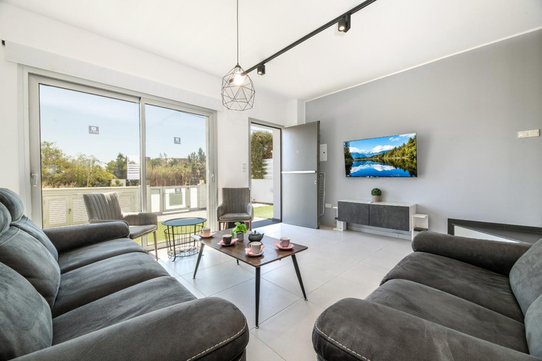 Shared lounge/TV area, Villa Amelia