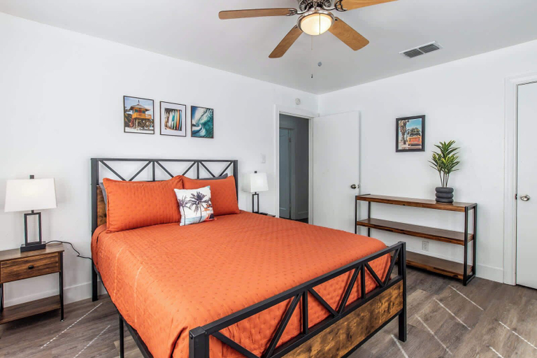 Room 5, The Coastal Nest Relax & Unwind in Style, Nueces