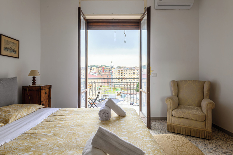 Interior 5, Via Coriolano 8, Napoli