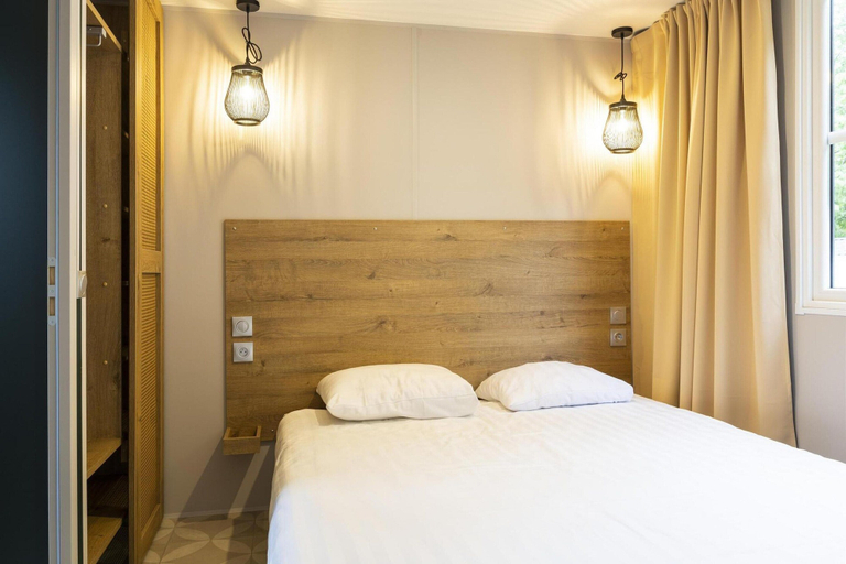 Room 3, Peaceful Apartment with Pool, Antwerpen