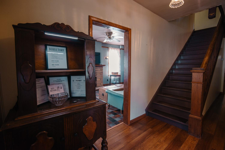 Entrance 5, Old Clark Inn, Pocahontas
