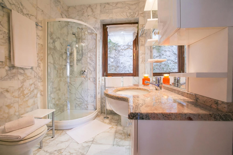 Bathroom 3, Veranda di Menaggio, Como