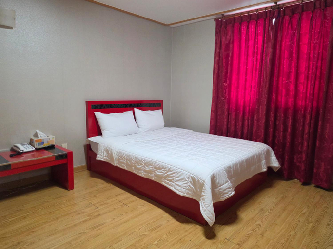 Bedroom 2, Happy Hotel, Jeju