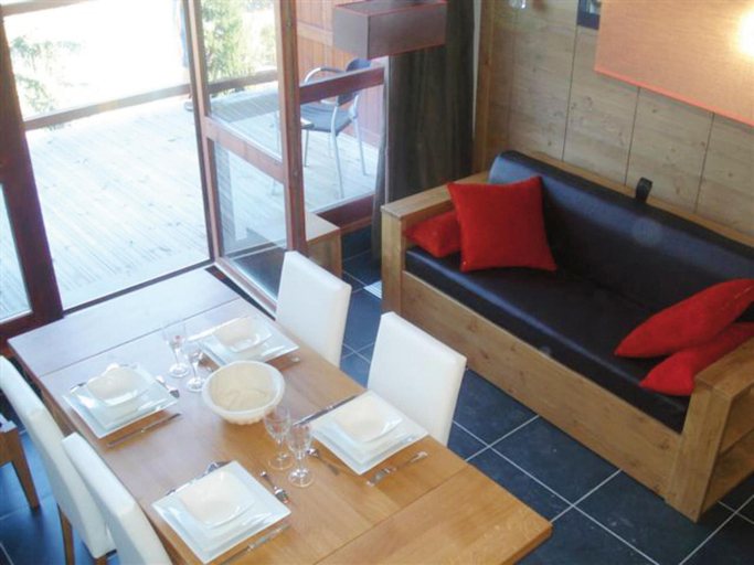 Living room 4, Mountain Panorama Apartment Retreat for 4, Savoie