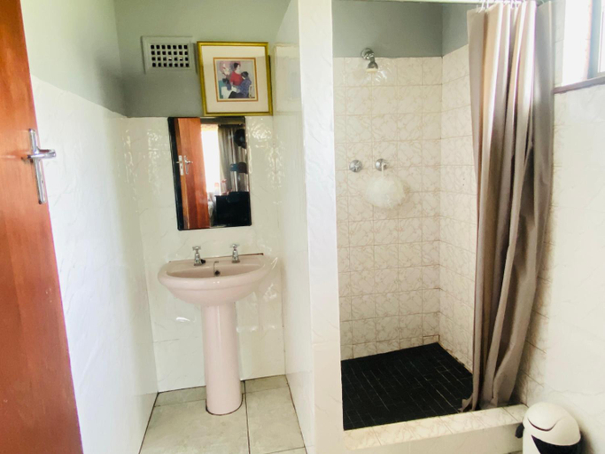 Bathroom 2, Starlight Guest house, eThekwini
