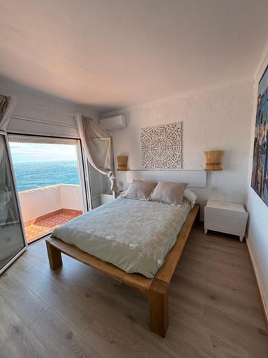 Bedroom, Villa a Canyelles, piscine et SPA a bulles prives , vue panoramique, Girona