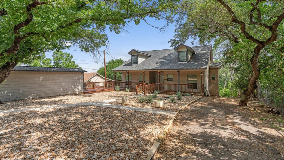 Interior 2, Lakefront Retreat w Pool, Hot Tub & Stunning Views, Travis