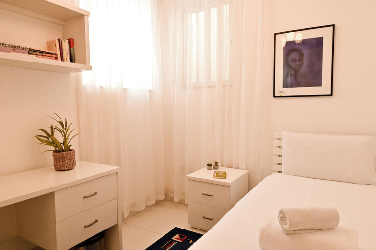 Room 5, Modern & Terrace by the Beach, 3brd in Qawra, Saint Paul's Bay