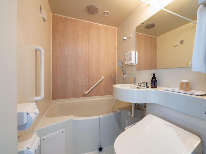 Bathroom 4, Toyoko Inn Gifu, Gifu