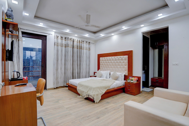 Room 3, Restin Hotel Near Golf Course Road, Gurgaon