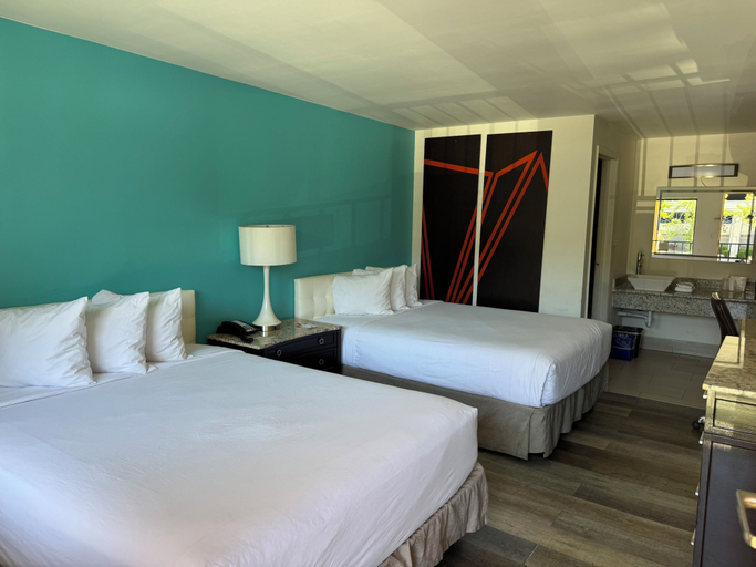Bedroom 5, Howard Johnson by Wyndham Reno Downtown, Washoe