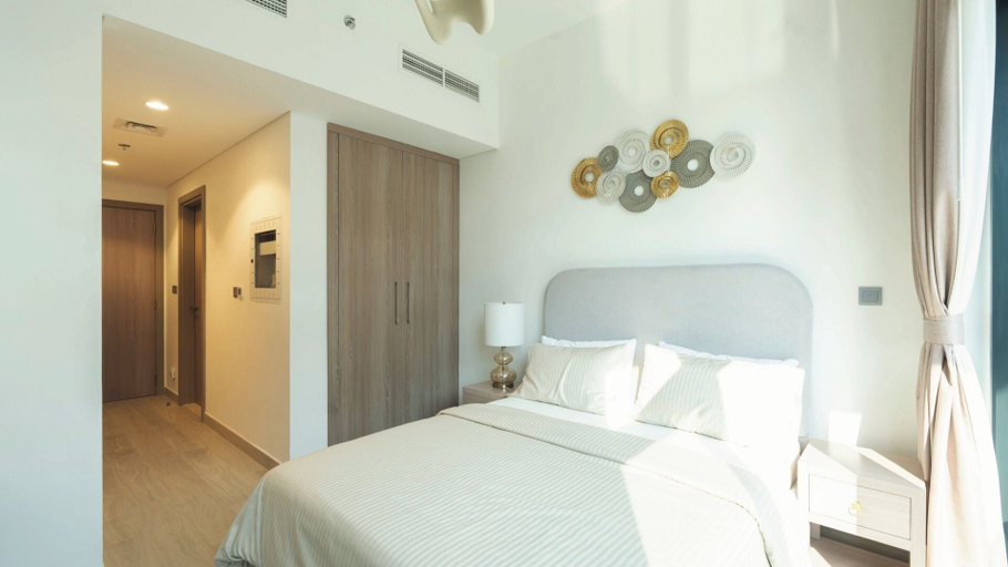 Room 3, Azizi Riviera Studio with Pool & Parking, Dubai