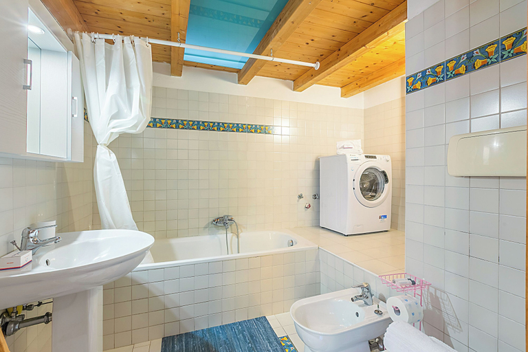 Bathroom 4, Nido dell'Usignolo, Trento