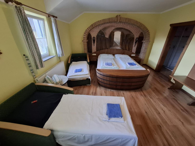 Bedroom 3, Fruhstuckspension Wahl, Perg