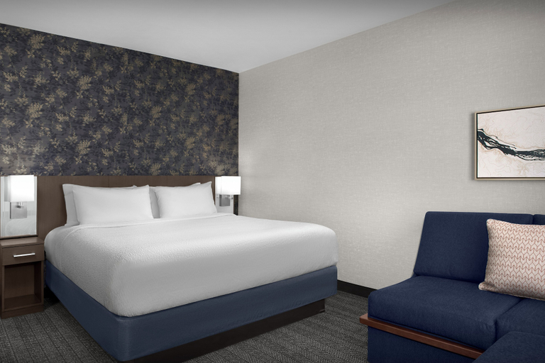 Bedroom 4, Courtyard by Marriott Richmond Downtown, Richmond