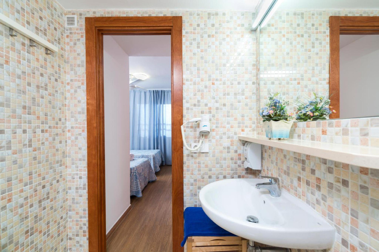 Bathroom 5, Apartaments Els Llorers, Girona