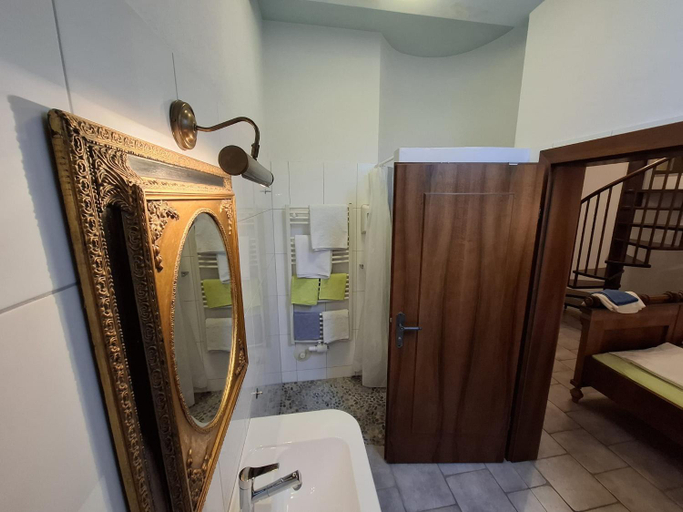 Bathroom 4, Fruhstuckspension Wahl, Perg