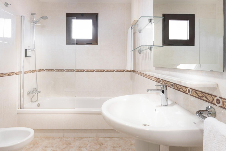 Bathroom 5, Elba Lucia Sport & Suite Hotel, Las Palmas