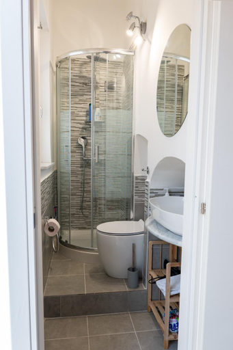 Bathroom 3, Casa del Moro, Messina