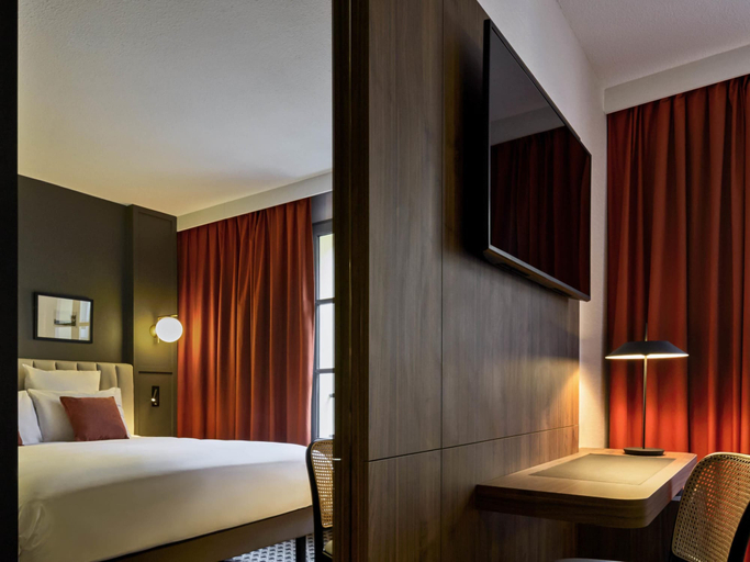 Bedroom 3, Mercure Versailles Chateau Hotel, Yvelines