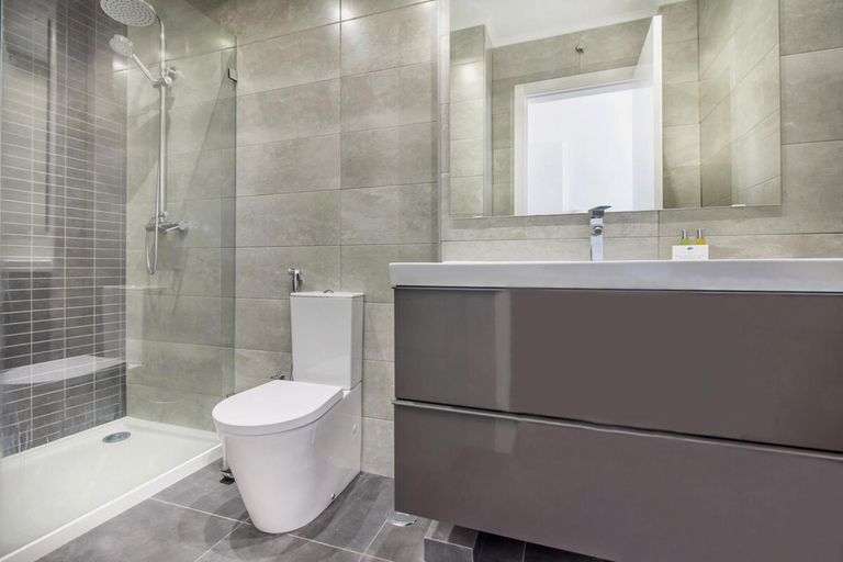 Bathroom 2, Graca Amazing River Views, Lisbon