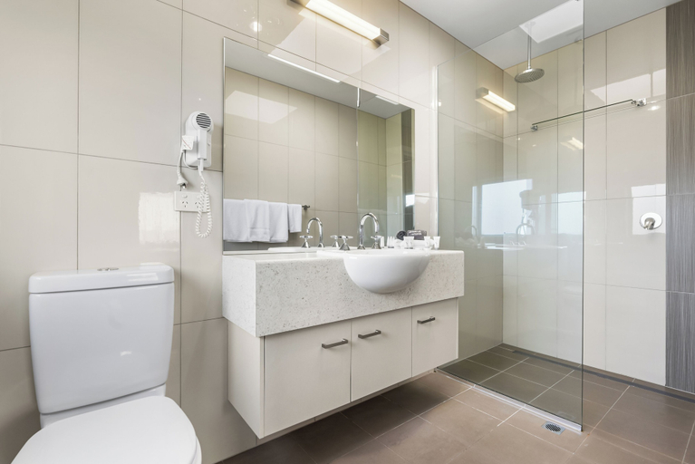 Bathroom 5, Bay View Villas, Hobart