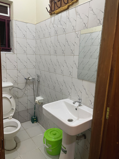 Bathroom, Lillian Imperial Country Hotel, Jinja