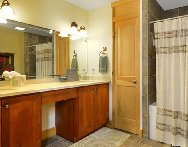 Bathroom 3, BENT CREEK LODGE - BED AND BREAKFAST, Buncombe